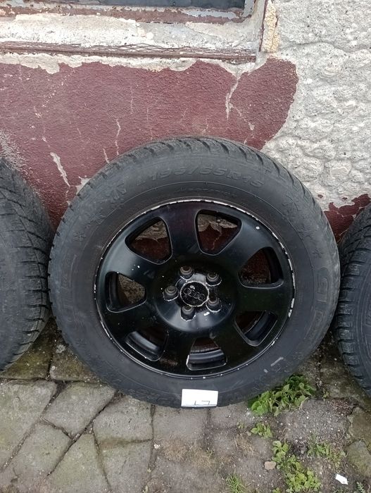 Zimowe opony z felgami