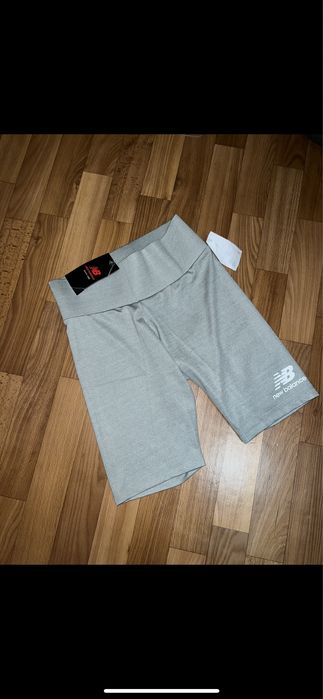Нові жіночі шорти new balance essentials stacked fitted