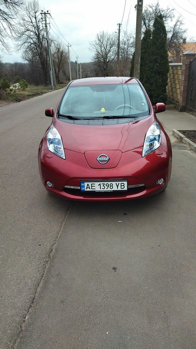 Електромобіль Nissan leaf