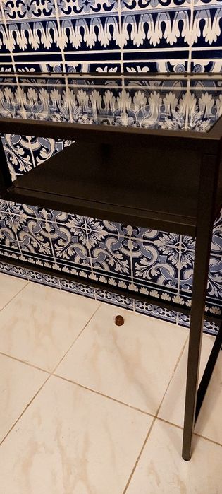 VITTSJÖ Mesa p/portátil, pret-cast/vidro
Mesa p/portátil, pret-cast/v