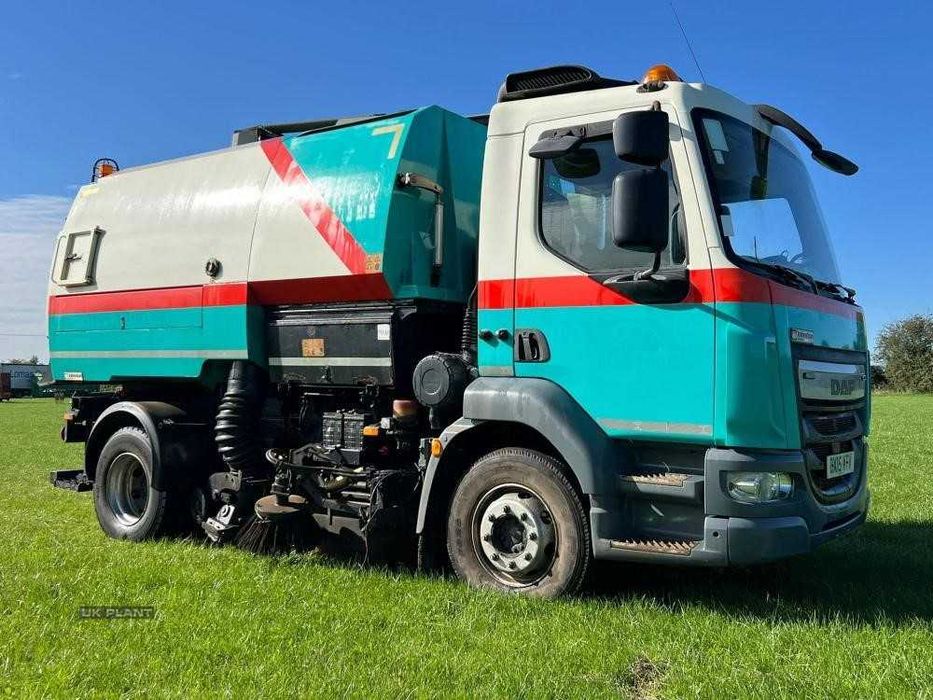 Usługi zamiatarką sprzatanie drogi , czyszczenie ulic, WUKO