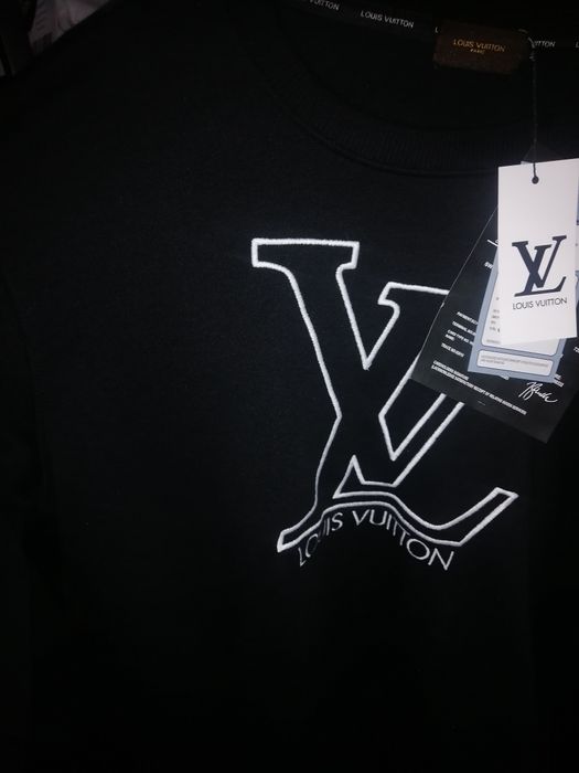 Sweat Lv preta registada