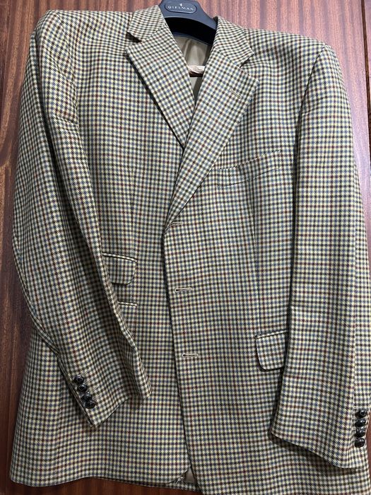 Fatos em lã como novos