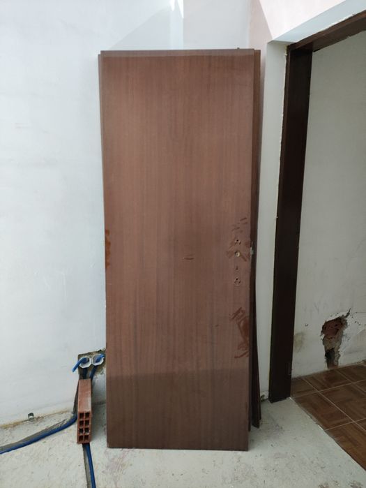 Portas interiores de madeira cor mogno