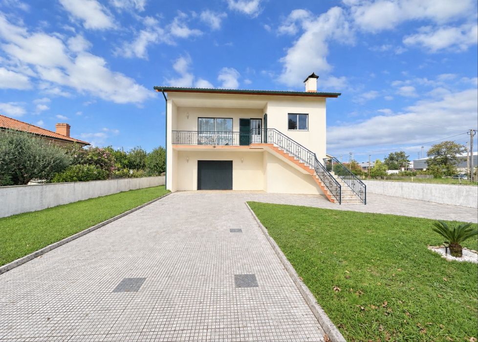 Moradia T4 Mobilada e Equipada em Vila Nova de Cerveira