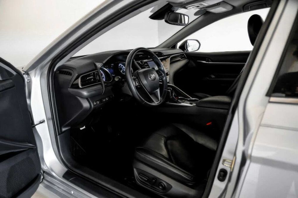 Toyota Camry Xle      2020