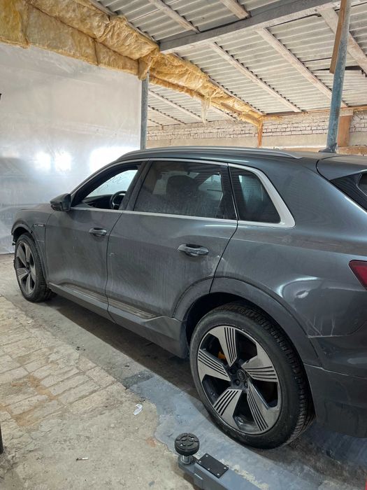 Розборка e-tron audi q8 etron ауді ку8 фари стопи двері крило капот