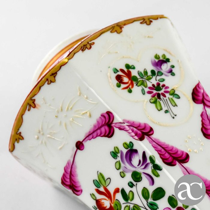 Par de Jarras hexagonais porcelana de Paris Samson, séc. XIX