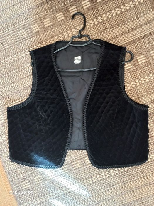 Оксамитовий жилет до вишиванки