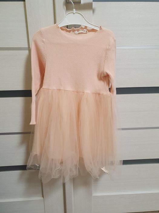 Сукня на дівчинку 5-6 років