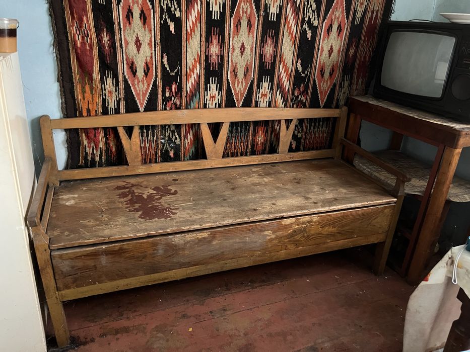 Деревʼяний бамбетель, лава, ліжко