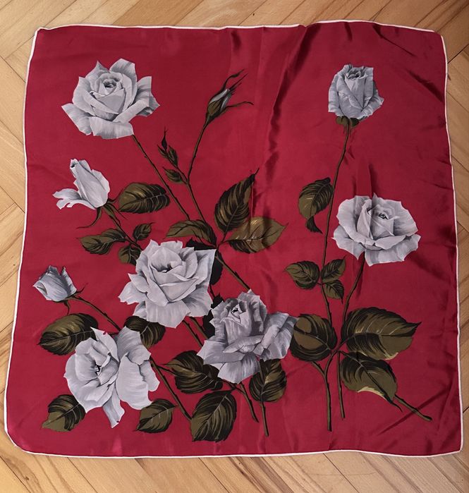 Apaszka gawroszka chusta różowa w szare róże