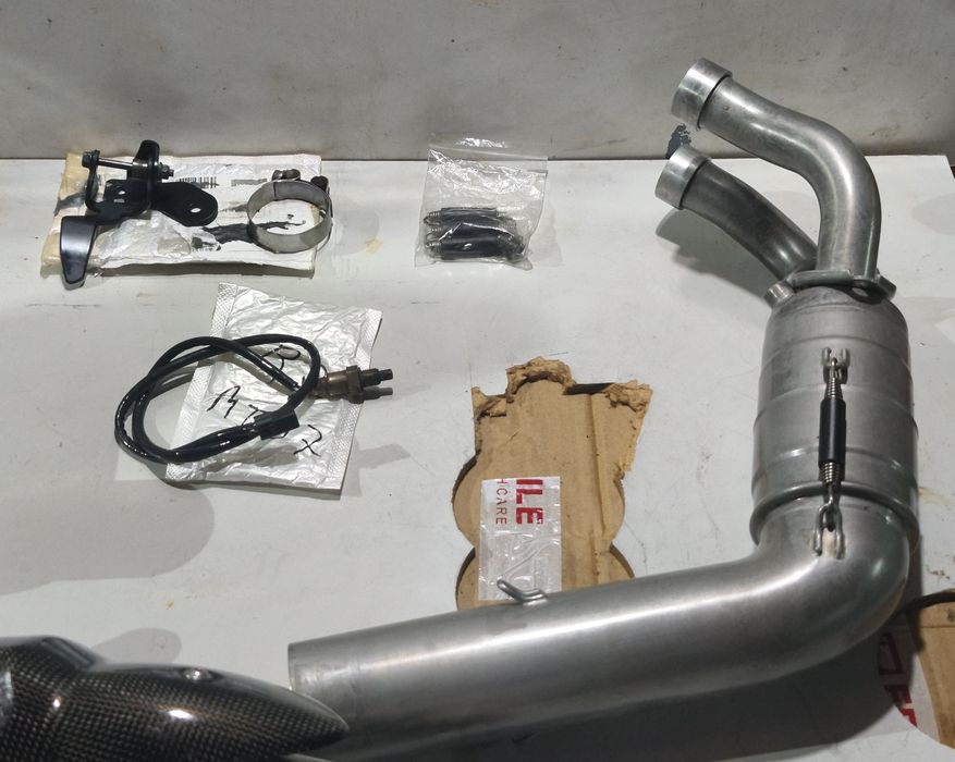 Akrapovic  euro 5 Yamaha R7  / MT 07