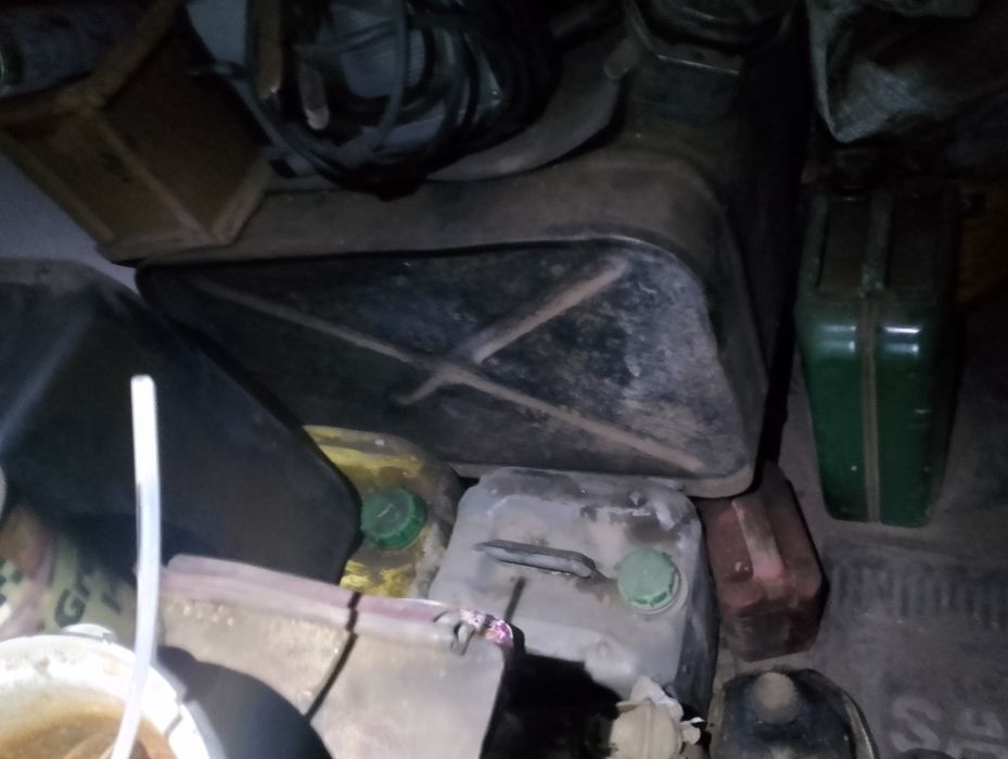 Продам два баки 1 камазовський 300літрів 2 Урал 300літрів