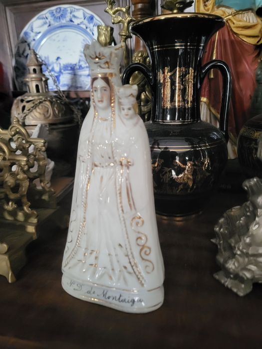 Maryja z Montaigu Matka Boska z porcelany