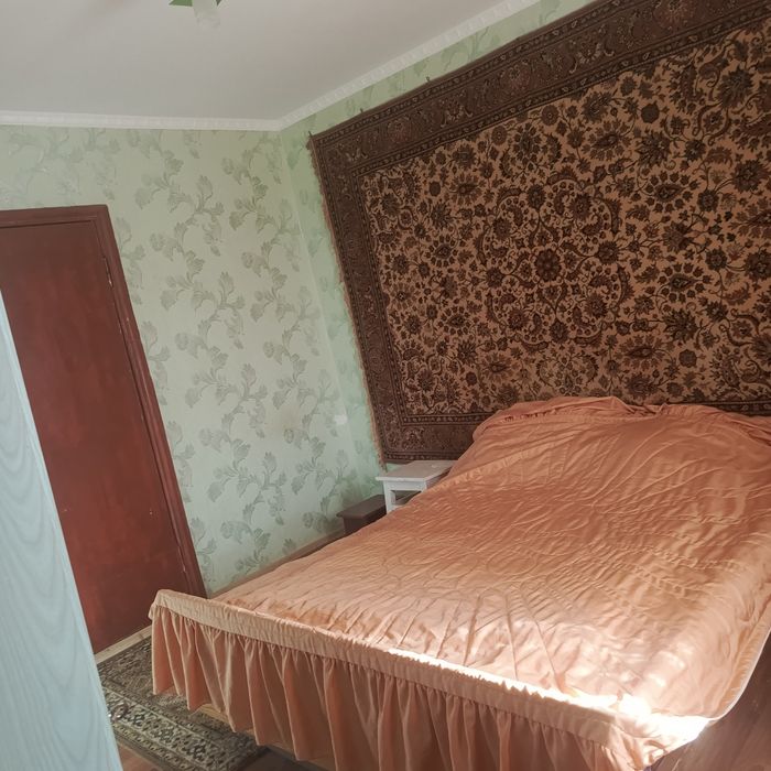 Продається в центрі міста 4х кімнатна квартира.