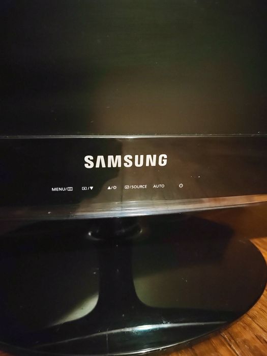 Монітор Samsung, клавіатура genius,  мишка Lenovo,камера Logitech