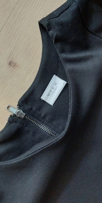 Sukienka prosta mała czarna XS Vila