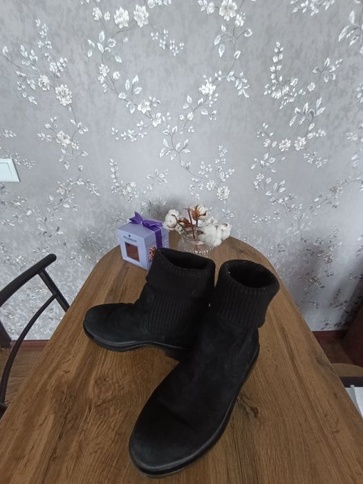 Продам жіночі замшеві весняні черевики