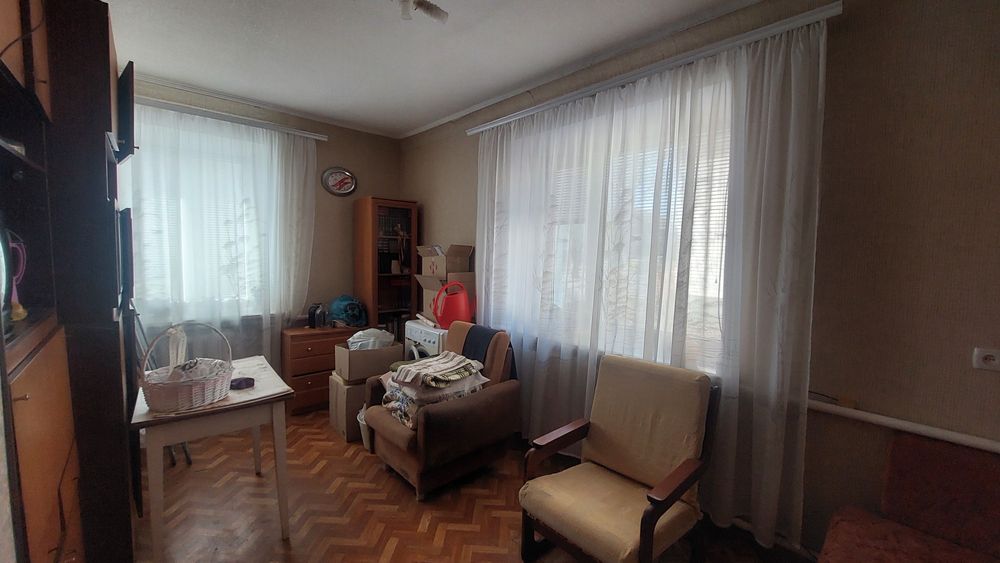 Продам 3-кімнатну квартиру. Вул.Покровська,6.