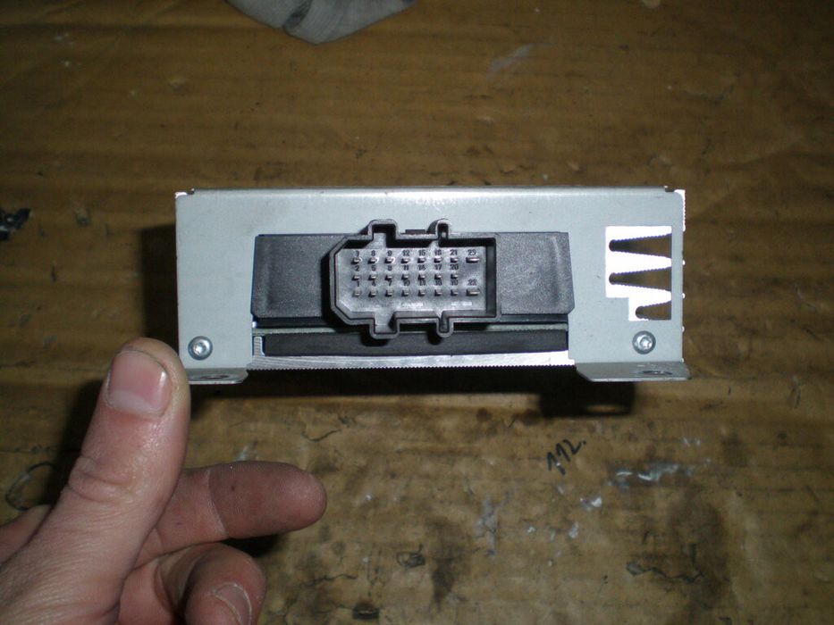 Amplificador de colunas AUDI A4 (8E2, B6)