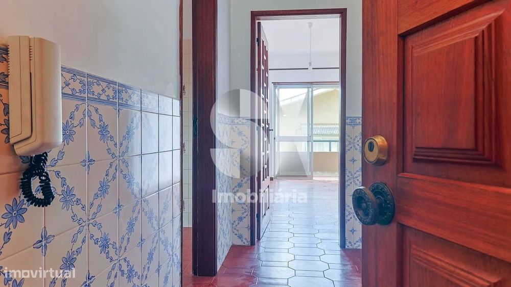 Apartamento T3 com sótão e garagem. — Santo António dos Olivais, Coimbra