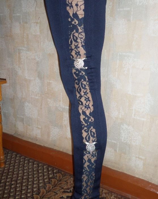Лосины, леггинсы, темно-синие с гипюровыми вставками, пряжки с камням