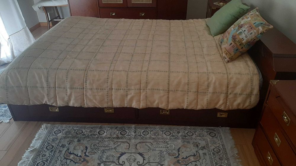 Mobilia de quarto de casal em mogno