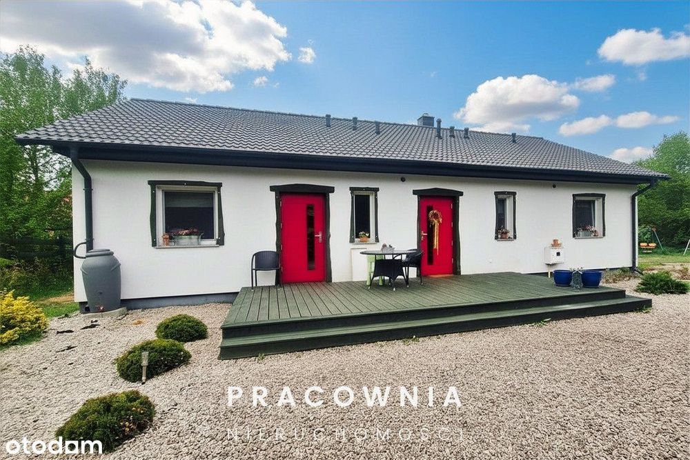Skandynawski dom w sielskiej okolicy