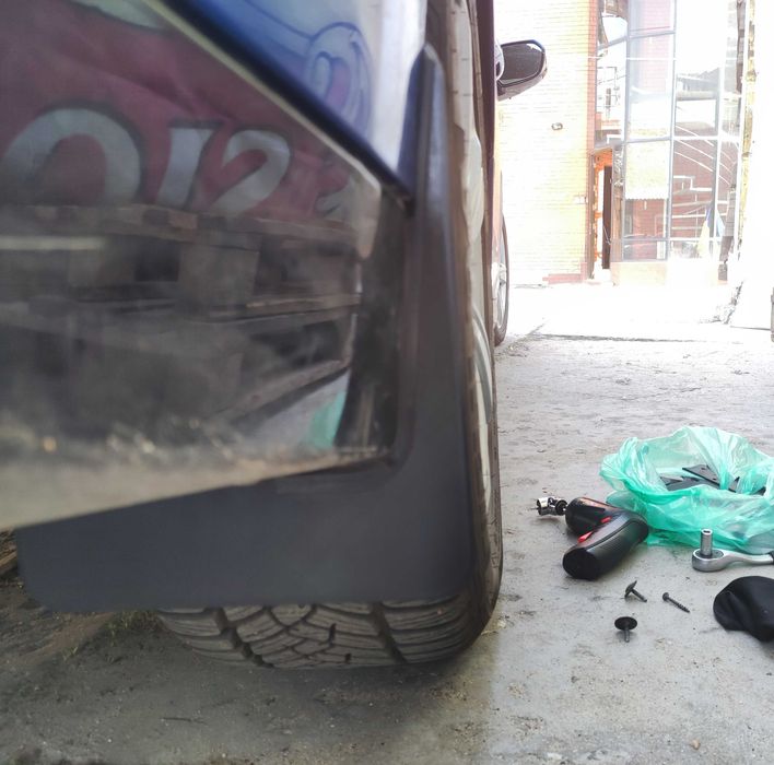 Брызговики на Chevrolet Volt Вольт 1/2 заглушка бампера Opel Vivaro