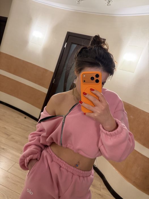 Теплый розовый костюм на флисе бренда alo adidas lior