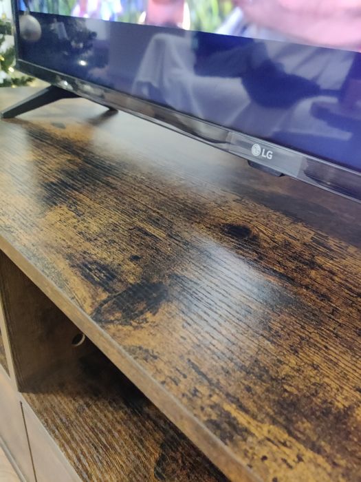 Móvel de TV :   L 147cm x D 40cm x H 50cm