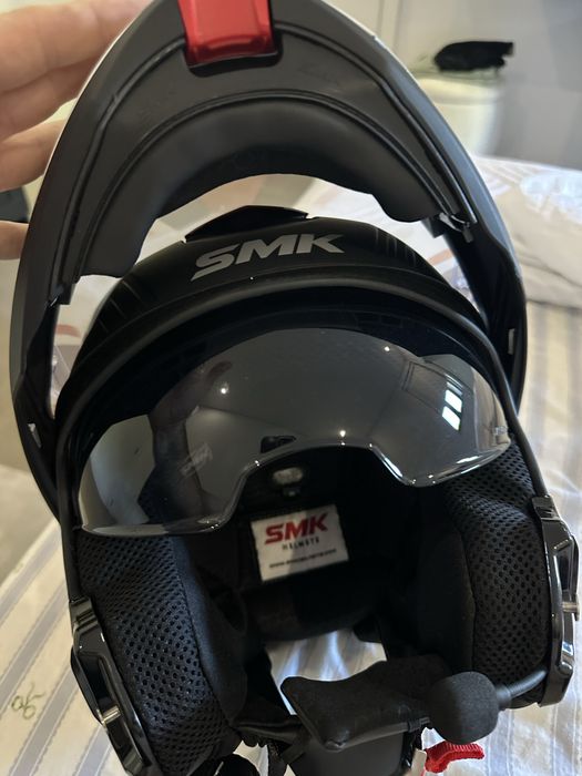 Capacete modelar SMK com sistema Cardo