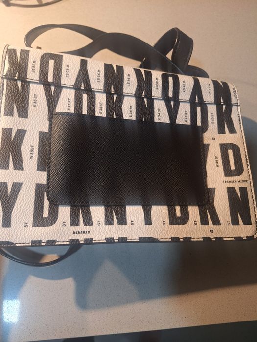 Bolsa dkny como nova