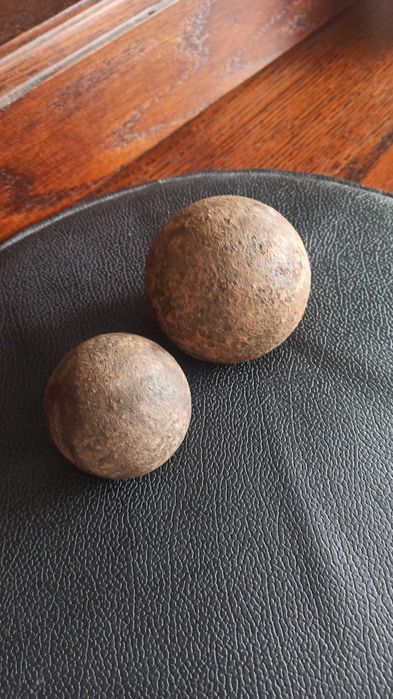 Kule od armaty/działka?