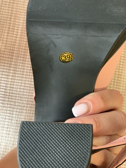nowe skórzane buty