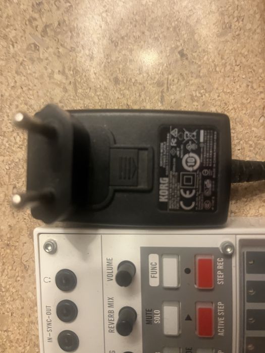 Korg volca sample com transformador