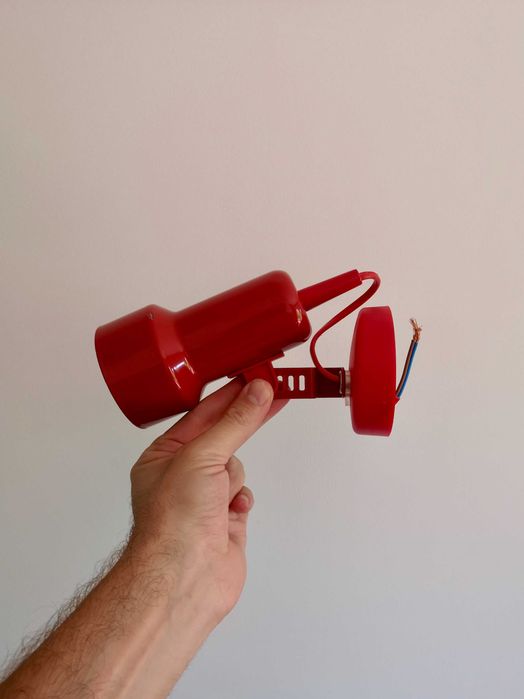 Aplique de parede vermelho dos anos 80/90 – Massive; feito na Bélgica