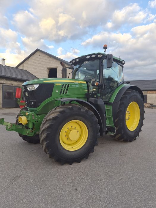 John Deere 6215R