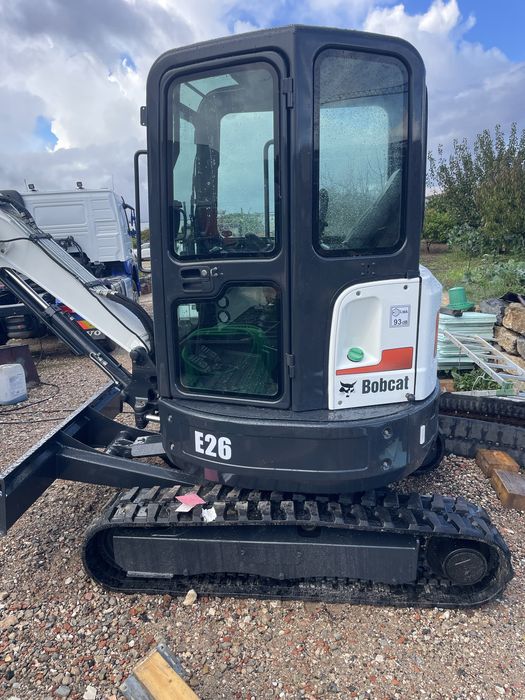 BobCat E26 como nova