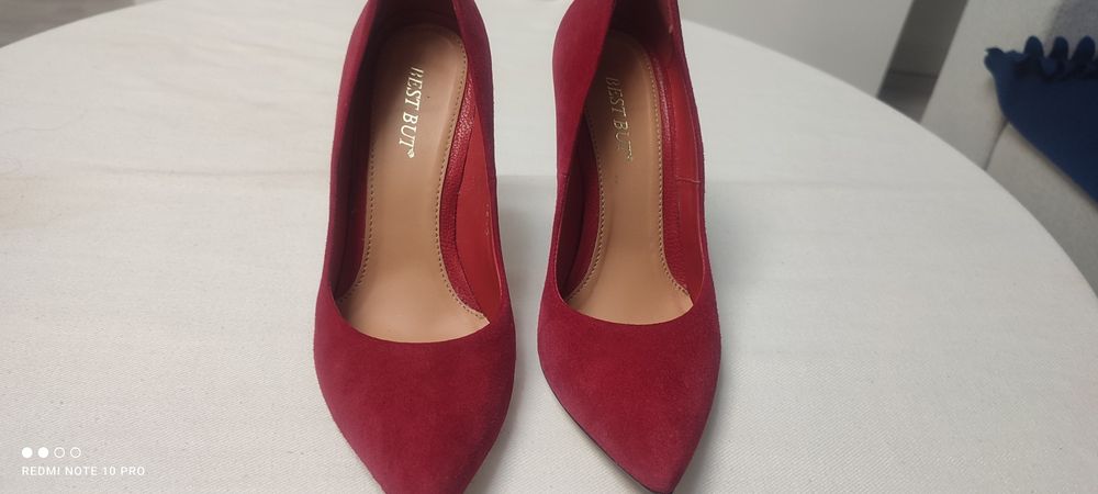 Sprzedam skórzane zamszowe szpilki firmy best but