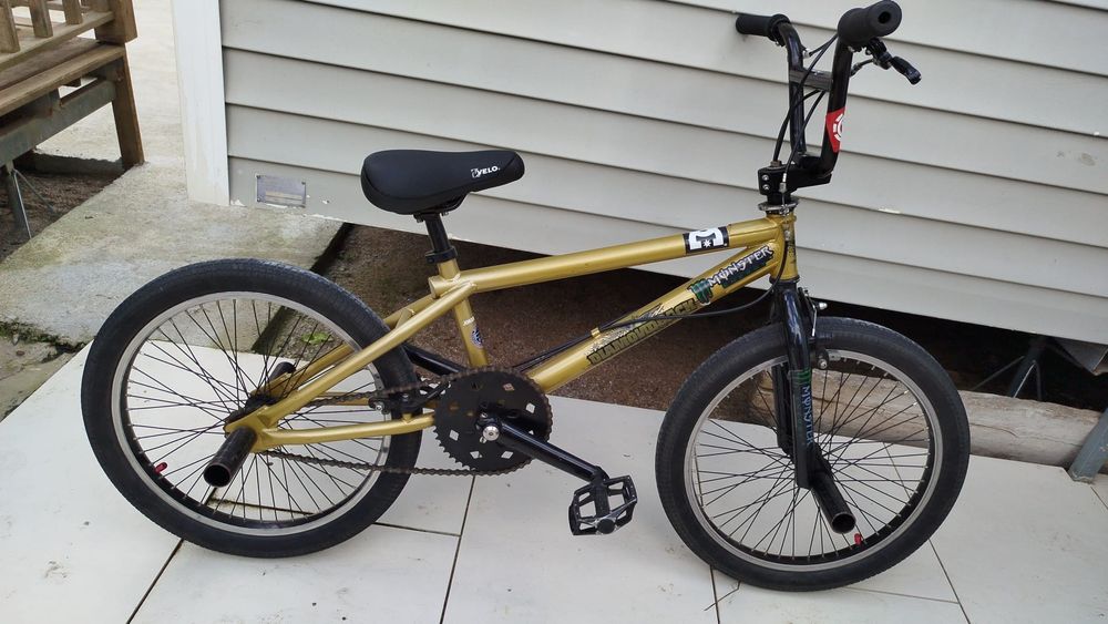 Bicicleta BMX Dourada – Estilo Freestyle