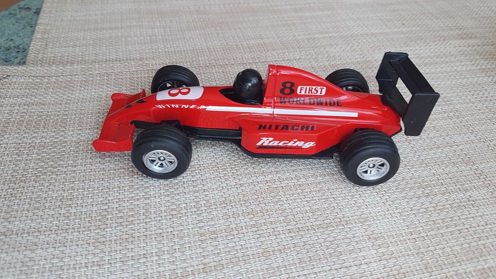 model samochodu wyścigowego Formuły 1.,,  ( 13 cm.)