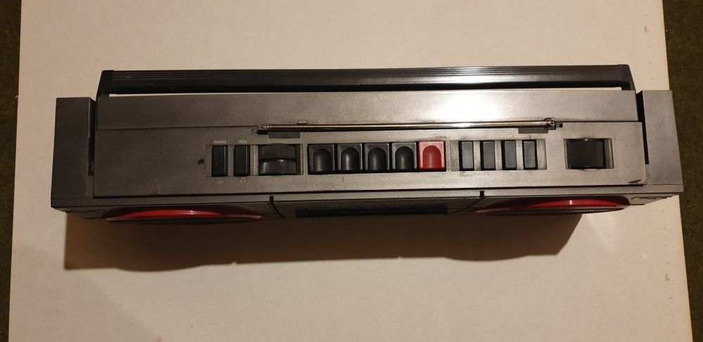 Sprzedam radiomagnetofon Unitra stan bardzo dobry.