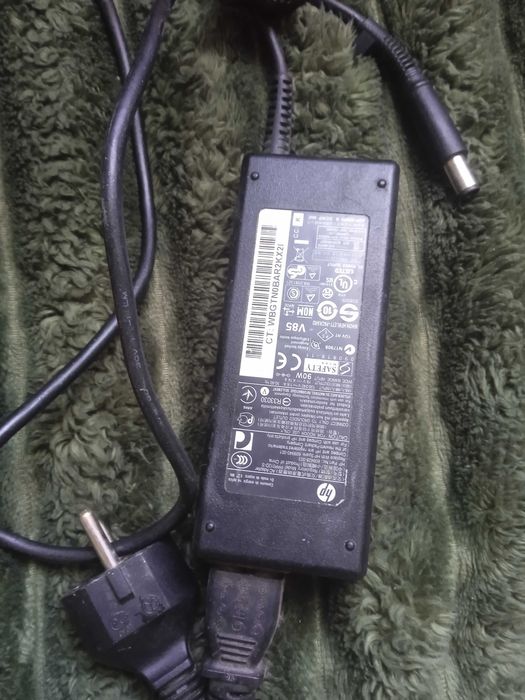 Продам заряду к ноутбуку HP