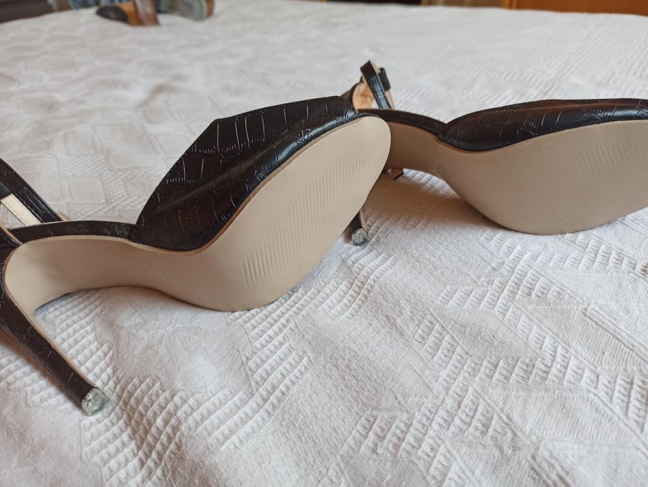 Sapatos de salto alto