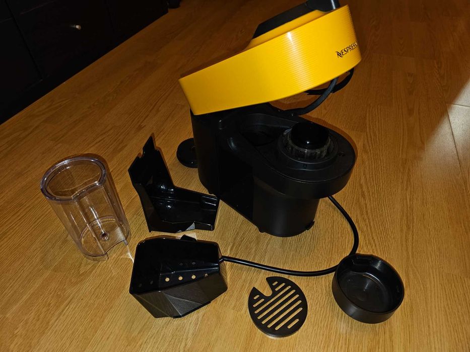 Máquina Nespresso Vertuo Pop Amarela
