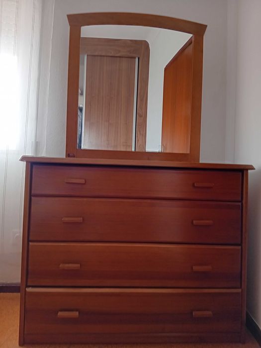 Mobília de quarto em cerejeira