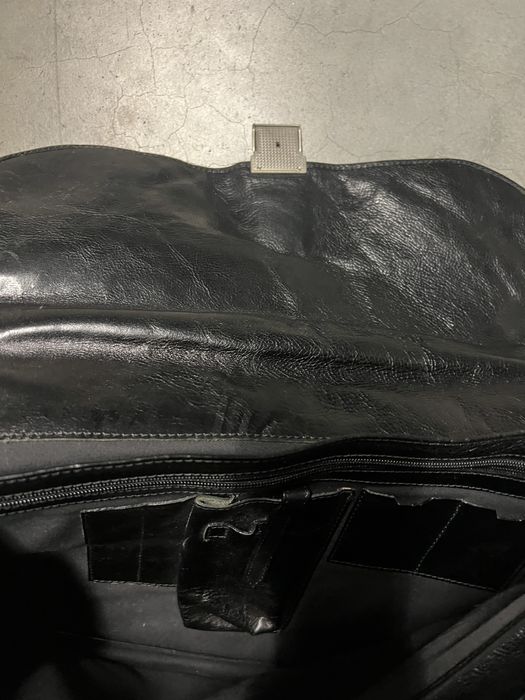 Mala em couro como nova . Usada poucas vezes