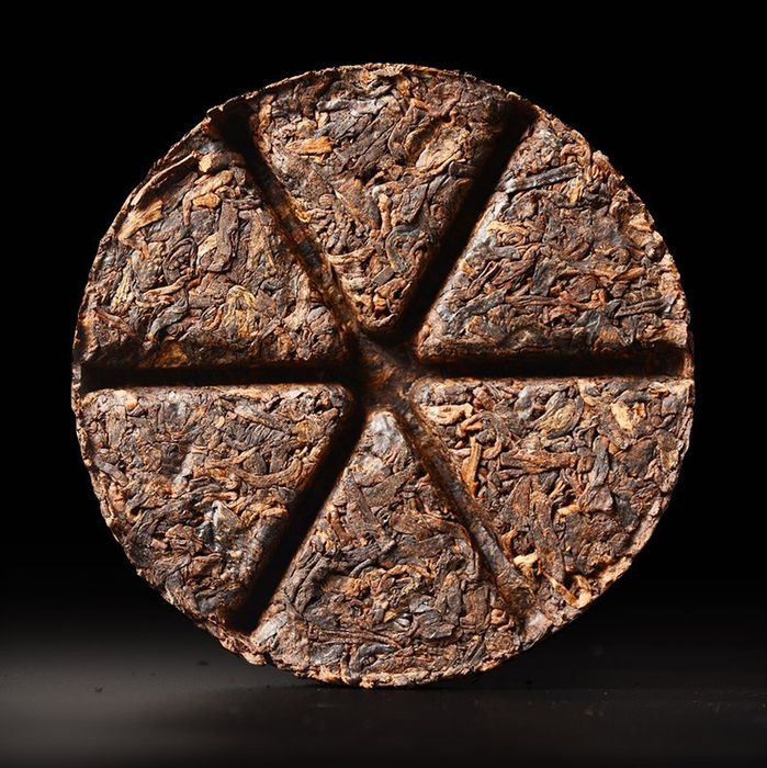 Темный шу пуэр New Banzhang. блин 50 грамм.- насыщенный и мягкий вкус